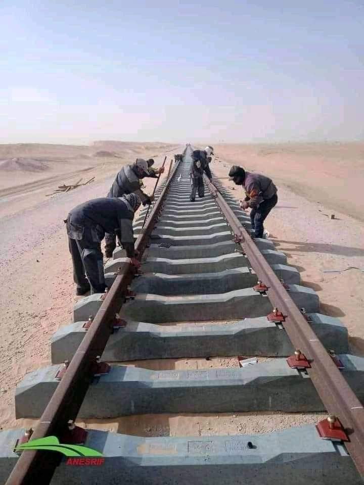 Rojava'da Rakka ili ile Kobanî ili arasındaki ilk demiryolu hattında çalışmalar devam etmekte olup, projenin büyük bir kısmı tamamlanmıştır