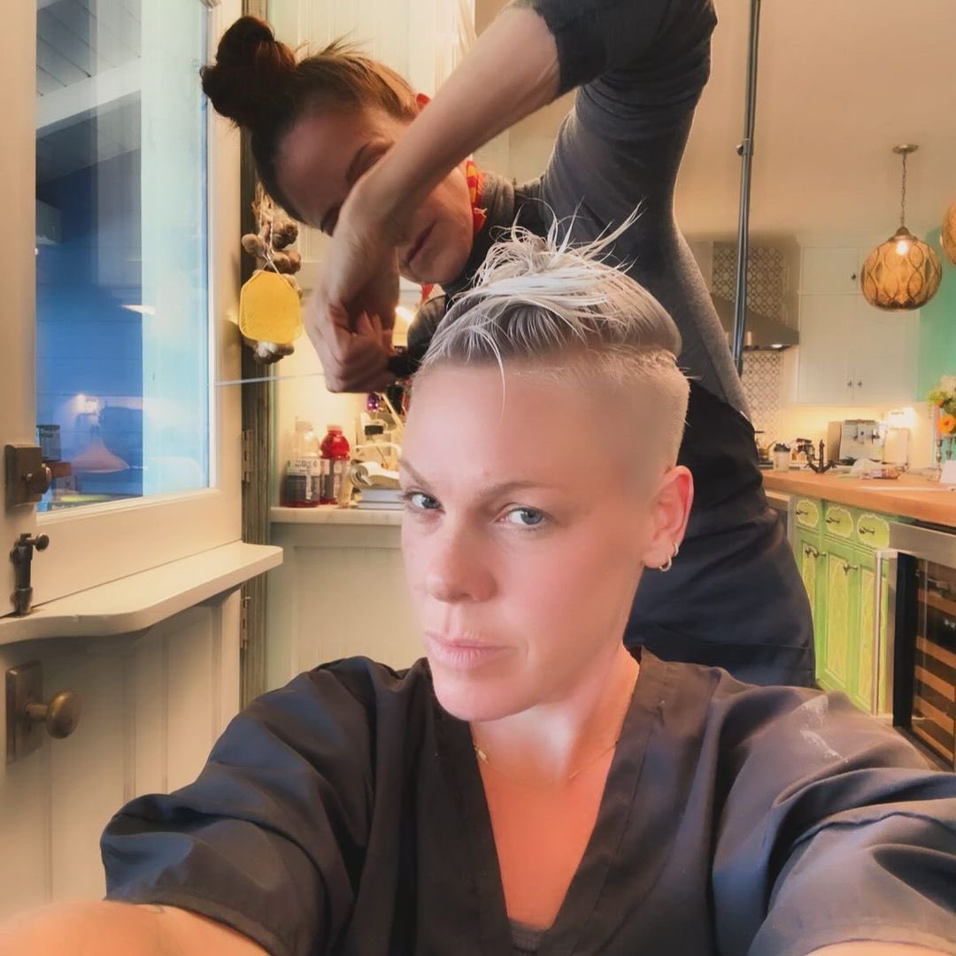 #repost @Pink: Getting ready #ontheroadagain #newhairwhodis #summercarnival #imsogladiranaway @pamwiggy