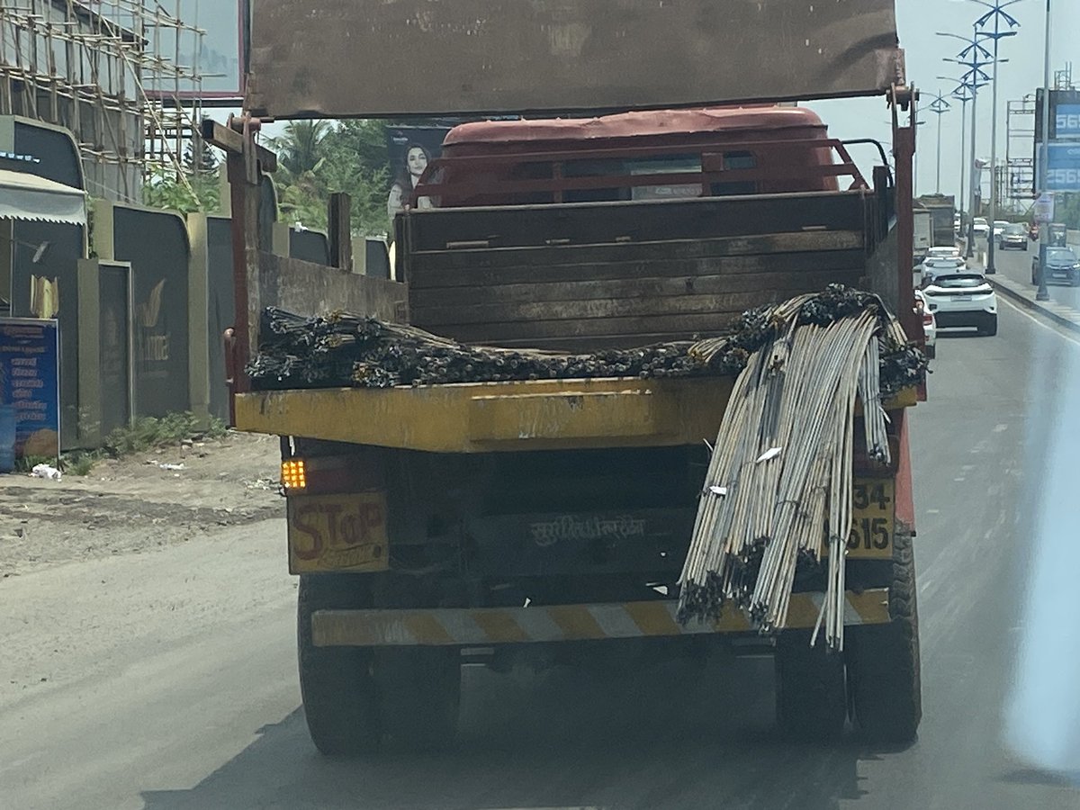 jayants_'s tweet photo. @PuneCityTraffic @PuneCityPolice Rash driving by truck driver that too loaded with iron rods hanging well beyond its truck bed, with no visible red flag. spotted this just before Mudhawa bridgeMH34M8615 around 12PM!! He took careless U-turn and was about hit multiple two wheelers https://t.co/eFzuOe5tHM