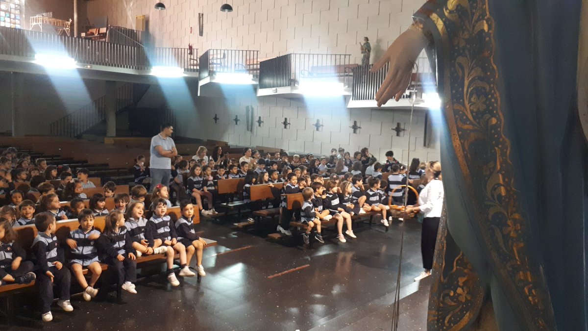 Los alumnos de Educación Infantil celebran las Flores a María ofreciéndole sus corazones en la Capilla del Colegio.
 ❤️🪻🩵🌻🧡🌷💜
#EducaciónInfantil #FEyE #colegiosFEyE #escucha #serparalosdemás @feye_enred
#mesdeMaría #OraciónDeLaMañana