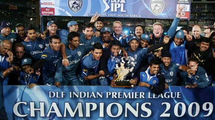 On this Day in 2009 Deccan Chargers won their first IPL trophy defeating RCB and Vice Captain Rohit Sharma won the emerging player of the season award 🐐