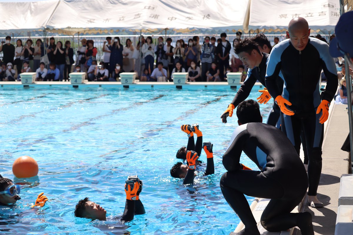 [ #海神祭 整理券の配布方法について] 海上保安大学校「海神祭」は人気イベントが盛りだくさん！人数制限のあるイベントは整理券を配布いたします。今年度は25,26日共に正門付近で午前10時の開門と同時に配布を開始いたします。詳細はホームページをご覧ください。#海保大 　sites.google.com/g.jcga.ac.jp/w…