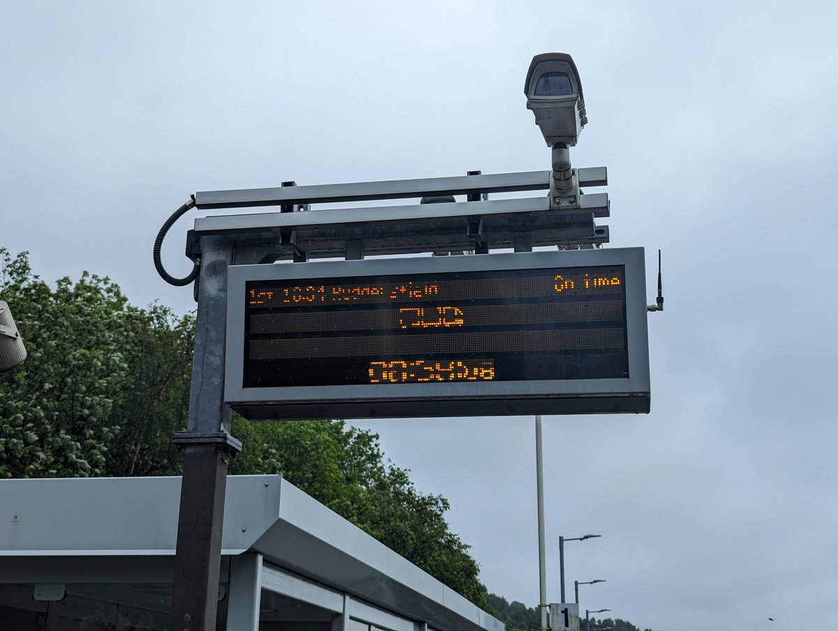 Morning <a href="/northernassist/">NORTHERN 🚆</a>, difficult to see in the photo but I think your CIS at SWT is having a bad day, advertising the 10:34 as the next service instead of the 09:03 which is due imminently, thought I'd let you know!