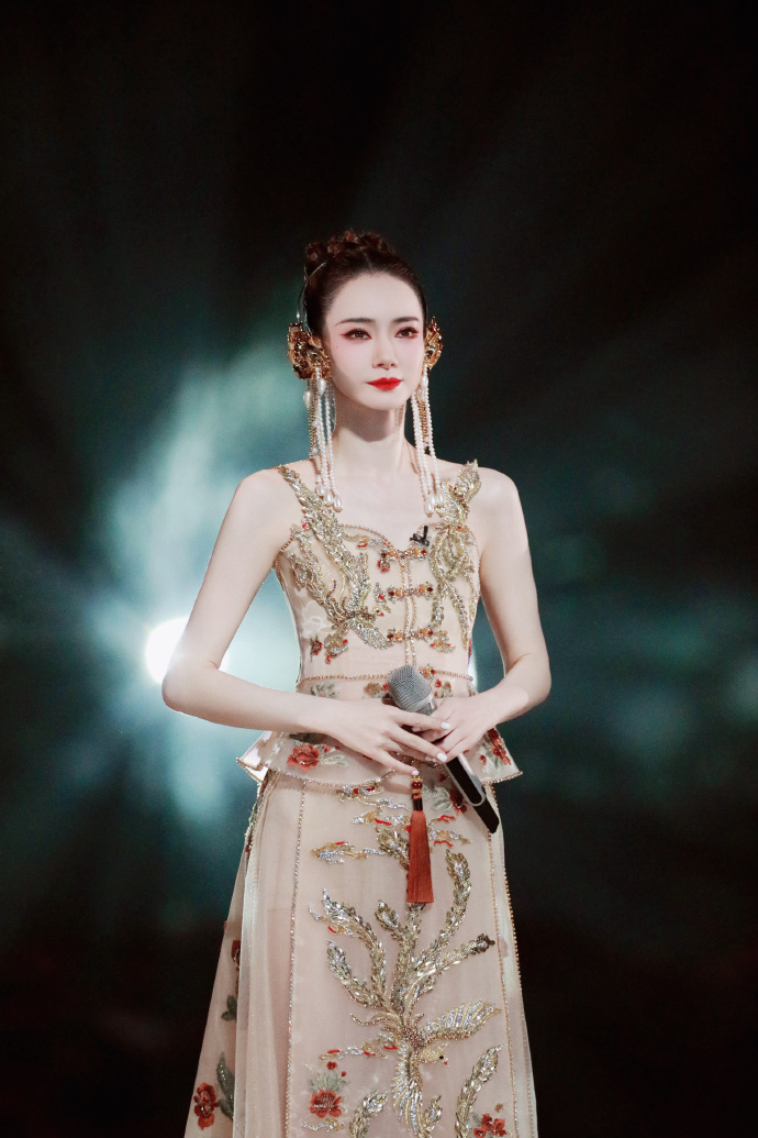 DiscoverSichua2's tweet image. Amazing Chinese intangible cultural heritage! "#ShuEmbroidery" jointly brought by Chinese and French sisters Xie Jinyan, Jeannie, Shang Wenjie, Qi Wei, He Jie, @joycejonathan  , and Vinida Wanda.#Chengfeng2024