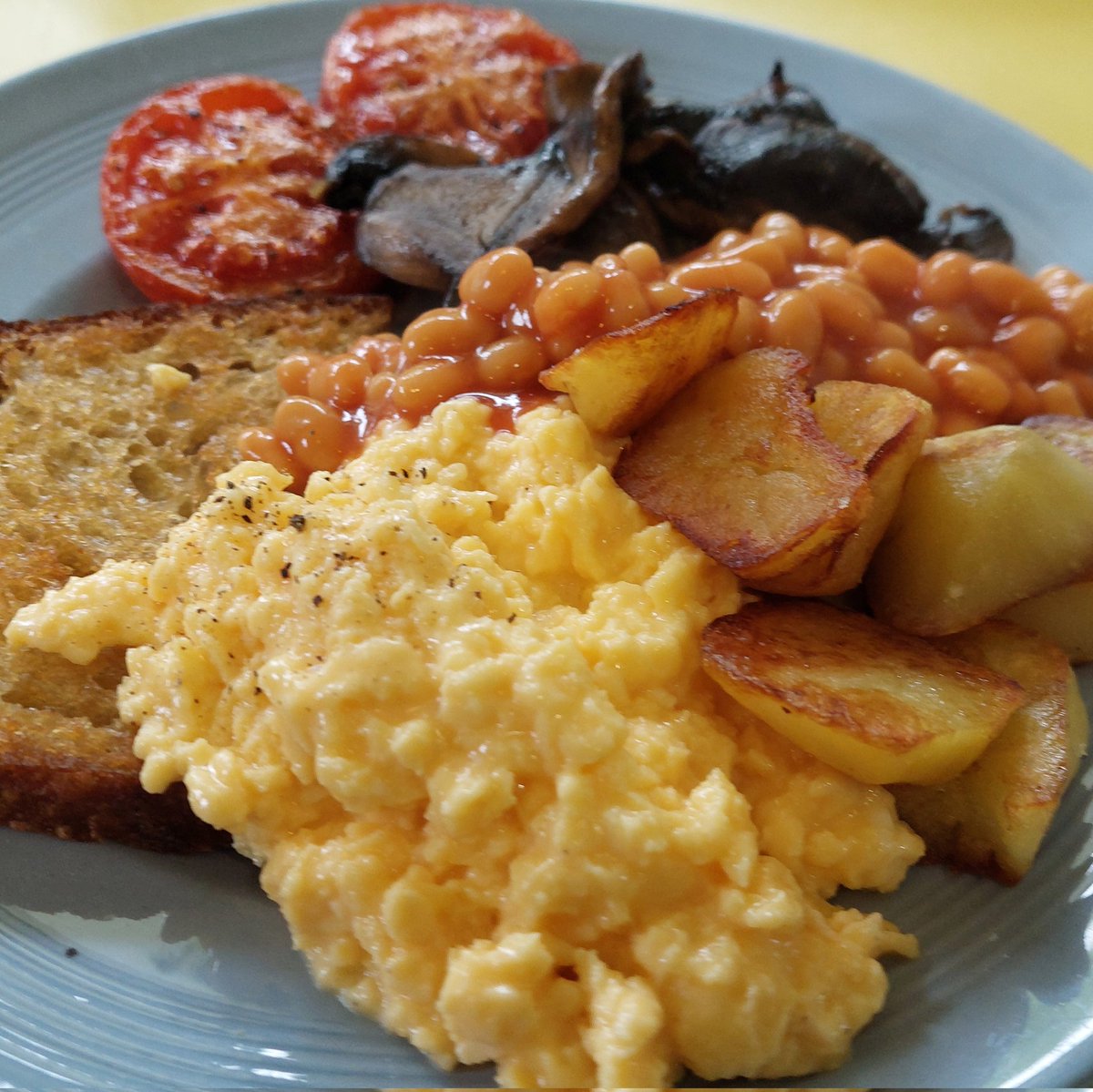 ControlTowerNC's tweet image. Good morning from The Control Tower Vegetarian Bed and Breakfast with a generous helping of history.

Full veggie fry up with scrambled eggs on the pass this morning

#controltower #bedandbreakfast #ControlTowerStyle