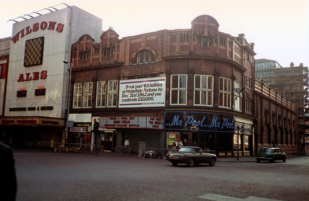 Manchester Metropolitan Alumni and Supporters (@manmetalumni) on Twitter photo Oxford Road has been home to many cinemas over the years.
This week’s #FlashbackFriday looks at former Picture House cinema standing on the corner of Oxford Road in late 1982.
What are your favourite cinema memories from your student days?
📷: <a href="/McrMetSpecial/">Special Collections Museum</a> Oxford Road has been home to many cinemas over the years.
This week’s #FlashbackFriday looks at former Picture House cinema standing on the corner of Oxford Road in late 1982.
What are your favourite cinema memories from your student days?
📷: <a href="/McrMetSpecial/">Special Collections Museum</a>