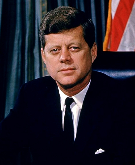 #taldiacomavui, el 1917, nasqué a Brookline, John Fitzgerald Kennedy. 35è president dls Estats Units (1961-1963), representà l'estat d Massachusetts entre 1947 i 1960 a la Cambra d Representants i al Senat. Fins a Joe Biden, era l'únic catòlic elegit president dls Estats Units