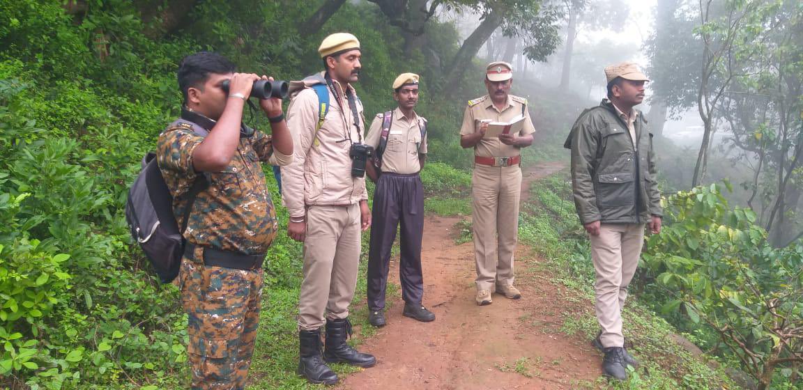 The fascinating Synchronized Elephant Population Estimation in Tamil Nadu enters its second day today. This three day survey is going on in full swing in 26 forest divisions and 697 blocks. Yesterday teams walked in selected 697 blocks and recorded elephant sightings. Today teams