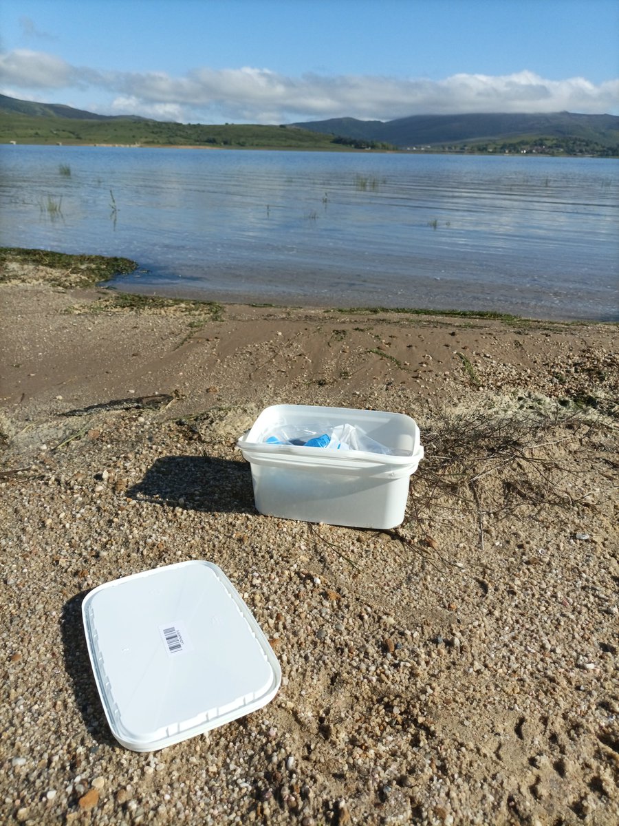 Sampling day! Gathering #eDNA samples for the #leDNA project in the Ebro reservoir. Hope to see interesting results from it soon