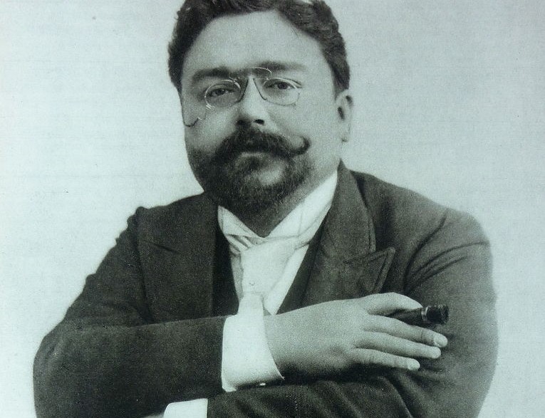 #taldiacomavui,el 1860,nasqué a Camprodon, Isaac Albéniz i Pascual. Fou un compositor i intèrpret d piano d renom internacional. Va escriure obres x a piano, 6 òperes i + d 25 cançons,així com diversos temes orquestrals i d cambra. Els paisatges ibèrics li foren font d'inspiració