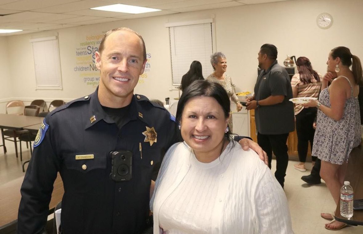 SPDNorthCommand's tweet photo. Very productive meeting with many of our businesses owners on Northgate Boulevard, in partnership with @CM_Talamantes, @SacHispanics, @GNNA72552254. We are committed to protecting and supporting our businesses. Credit to Dennis Spear from Natomas Magazine for the photos. #SacPD https://t.co/p8mkKxHDm0