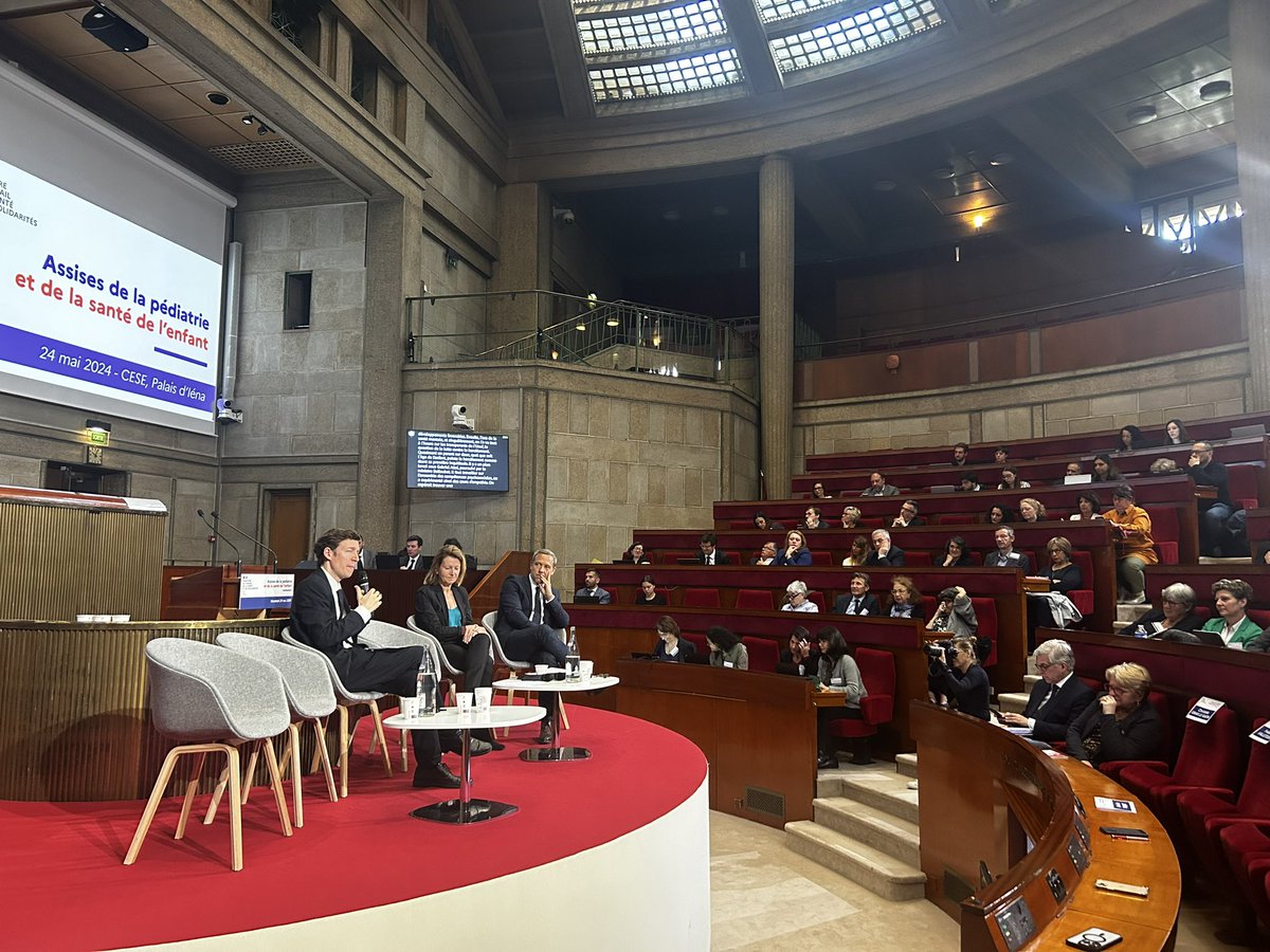 Sarah Degiovani (@sarahdegio) on Twitter photo M. le directeur de l’enseignement scolaire <a href="/EdouardGeffray/">Edouard Geffray</a> vante la formation des enseignants prévue ds le programme de dépistage des troubles du langage et de la communication. Le partage d’une culture commune avec les enseignants est essentielle pour un soin adapté ! M. le directeur de l’enseignement scolaire <a href="/EdouardGeffray/">Edouard Geffray</a> vante la formation des enseignants prévue ds le programme de dépistage des troubles du langage et de la communication. Le partage d’une culture commune avec les enseignants est essentielle pour un soin adapté !