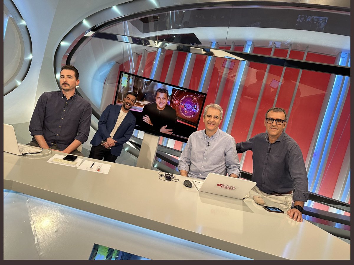 !!!!!!  LÍDERES!!!!!!!

Muchas gracias, un día más, por convertir a <a href="/ElGolazoDeGol/">El Golazo De Gol</a> en el programa deportivo MÁS VISTO DE TODAS LAS CADENAS TEMÁTICAS.

Ayer 180.000 ( 2% de share) amig@s visteis <a href="/ElGolazoDeGol/">El Golazo De Gol</a>