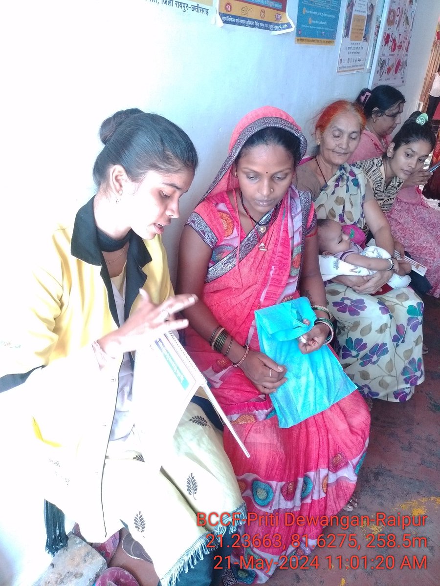 Pritidewangan04's tweet photo. एंबेड प्रोजेक्ट फैमिली हेल्थ इंडिया टीम रायपुर के पुरानी बस्ती क्षेत्र में अयोजित UHND में भाग लिया और डेंगू मलेरिया से बचाव की जानकारी दी। @Avdheshsingh_ @RaipurDistrict @sksomya @rajesh_amh #Embed2EndDengu #Embed2EndMalaria #DengueFreeImdia https://t.co/XOo6MUJNsH