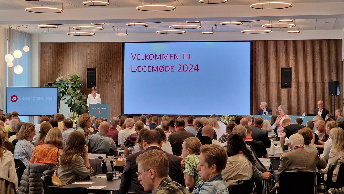 SThysen's tweet photo. Årets #lægemøde er skudt i gang - forude venter 2 dage med et spændende program og gode diskussioner. https://t.co/CUDeCTfNbe