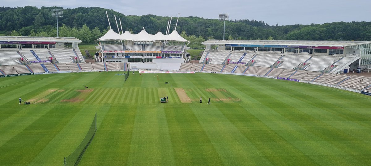 A very pleasant morning at a rather green looking Utilita Bowl. Can Surrey continue their impressive start to the season? Join us on @BBCLondonSport and @solentsport with Jamo, @AnthonyClapham and I from 10.55.