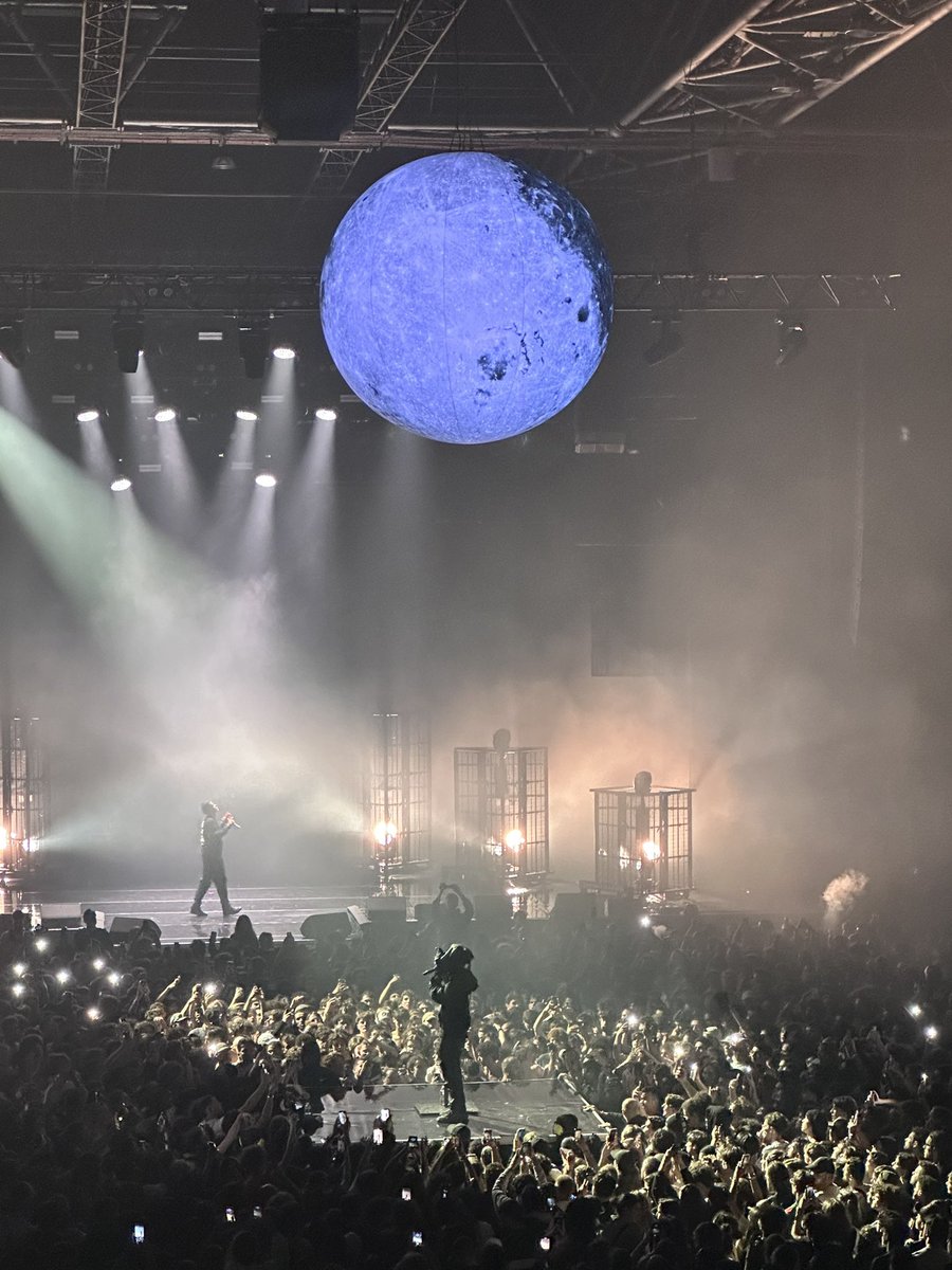 Arthur_XVII's tweet photo. Quel concert bordel @solaluneoff https://t.co/24f8pkwK2N