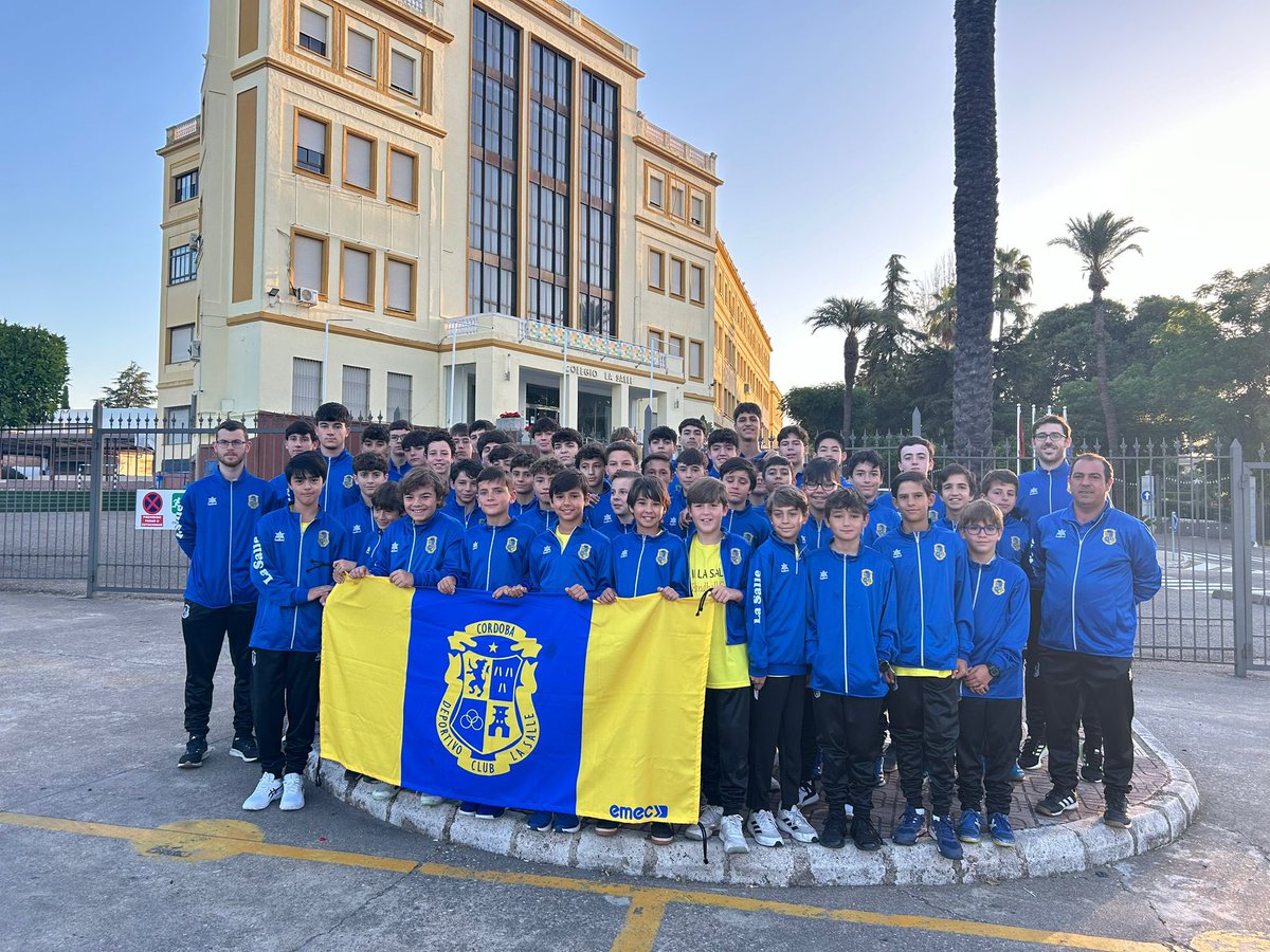 balonmanosalle's tweet photo. 🔉COPA DE ANDALUCÍA

Nuestros tres equipos rumbo ya a Mojácar para disputar la Copa de @FAndaluzaBM, esta tarde primera jornada.

Alevín Progeo BM La Salle
Infantil @china_landia BM La Salle 
Cadete @hormacesa BM La Salle

#123Salle #ForzaSalle🔵🟡 https://t.co/LQ3cQykgMs