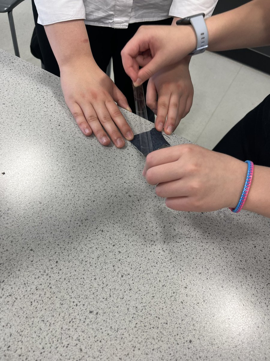PortyChemistry's tweet photo. When Science met English. Mrs Allen and her s2 class are doing a project on microfibres in English. This week they have been in science with Mrs Allan to look at different fibres from different fabrics, under the microscope. 🔬 https://t.co/9KLokUYavG