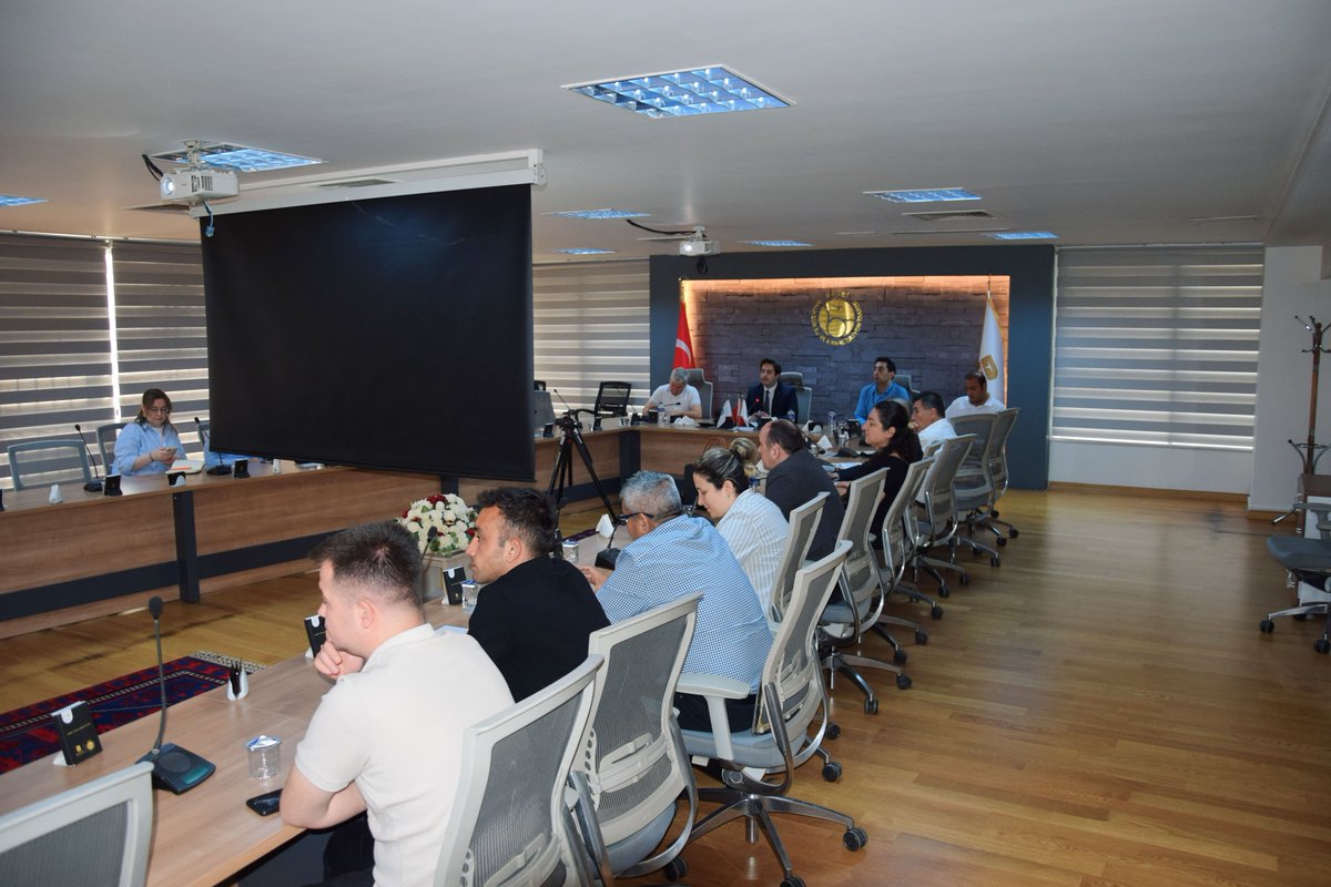 hakancakar27's tweet photo. #Balıkesir Balıkesir Büyükşehir Belediyesi BASKİ Genel Müdürlüğü olarak, Birleşmiş Milletler Kalkınma Programı (UNDP) Türkiye Ofisi ile "İklim Değişikliği ve Çevre" konulu proje işbirliği toplantısını başarıyla gerçekleştirdik.

Toplantıda, iklim değişikliğine karşı alınacak önlemler ve işbirliği yapılabilecek projeler üzerine verimli görüşmeler yapıldı. Bu işbirliği, sürdürülebilir bir gelecek için önemli adımlar atmamıza olanak tanıyacak.

Ortak amacımız, çevremizi koruyarak gelecek nesillere daha sağlıklı ve yaşanabilir bir dünya bırakmak. Bu de��erli projede emeği geçen herkese teşekkür ediyoruz. Hep birlikte, doğamızı ve geleceğimizi koruyalım! @balikesirbld @baskiimudurlugu @undpturkiye 

#İklimDeğişikliği #ÇevreKoruma #SürdürülebilirGelecek #BASKİ #UNDP #Balıkesir 

As the General Directorate of Water and Sewage Administration of Balıkesir Metropolitan Municipality, we successfully organized a project collaboration meeting on "Climate Change and Environment" with the United Nations Development Programme (UNDP) Turkey Office.

During the meeting, fruitful discussions were held on measures to be taken against climate change and potential collaborative projects. This partnership will enable us to take important steps towards a sustainable future.

Our common goal is to leave a healthier and more livable world for future generations by protecting our environment. We extend our gratitude to everyone who contributed to this valuable project. Let's together preserve our nature and our future! @UNDP 

#ClimateChange #EnvironmentalProtection #SustainableFuture #BASKI #UNDP #Balıkesir