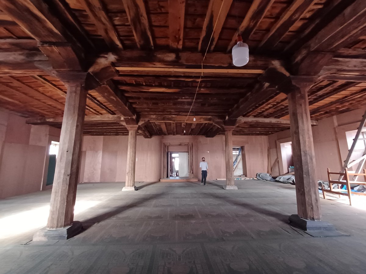 FriendOFeline's tweet photo. After many hiccups, we have started the Endangered Wooden Architecture Programme @ewap_brookes, 1st project, Khanqah Masood Pampori, located in Pampore, #Kashmir. These structures built in cator-cribbage technique make them resilient to earthquakes but vulnerable to fire. https://t.co/LUff8kDH1w