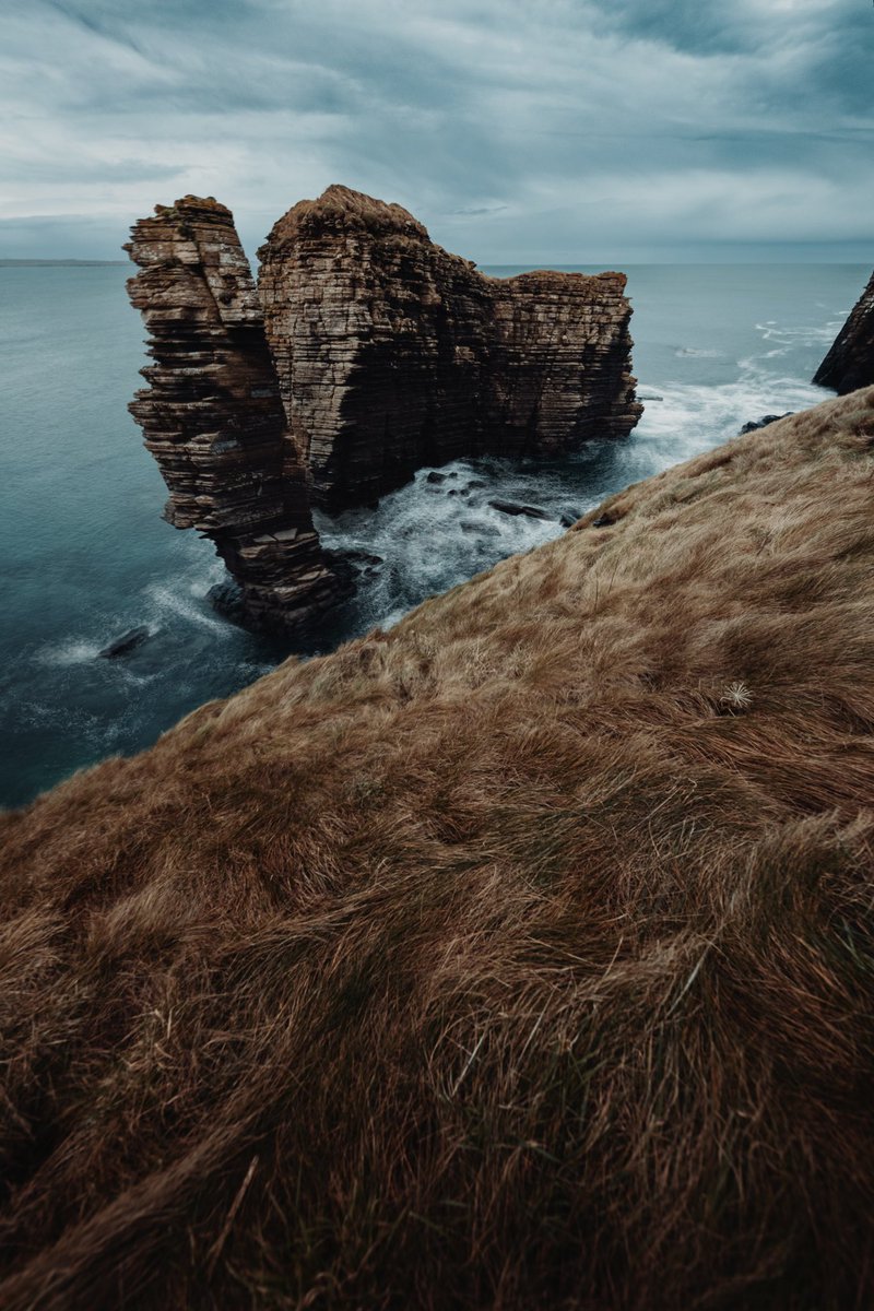 LadurnerMike's tweet photo. Scotland always manages to amaze me. These rock formations look otherworldly, especially with the vanishing sunlight. Do you know a place with similar features? I‘d like to visit more places like this. 🌍
#scotland #coast #moody #traveling #weather #photo #photography #nature https://t.co/s2KQwTGWTt
