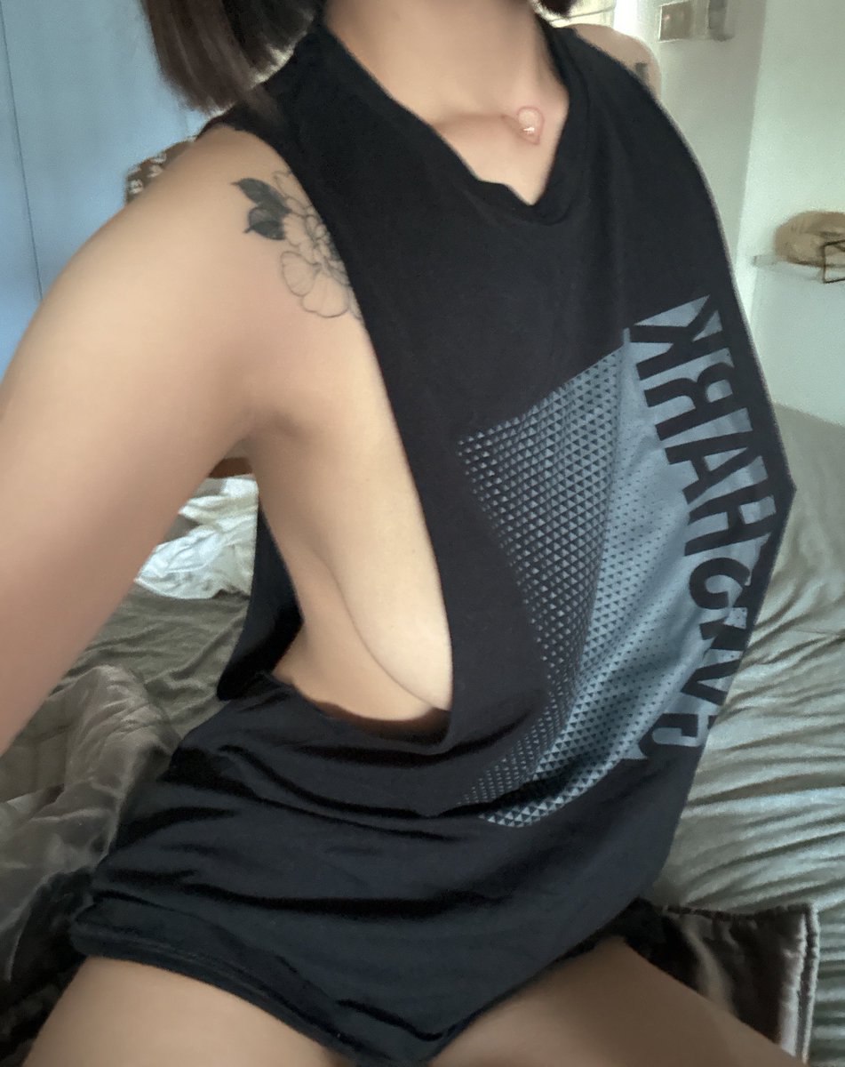 朋友叫我去穿這件去健身😂⋯⋯ https://t.co/xLQomINJFX