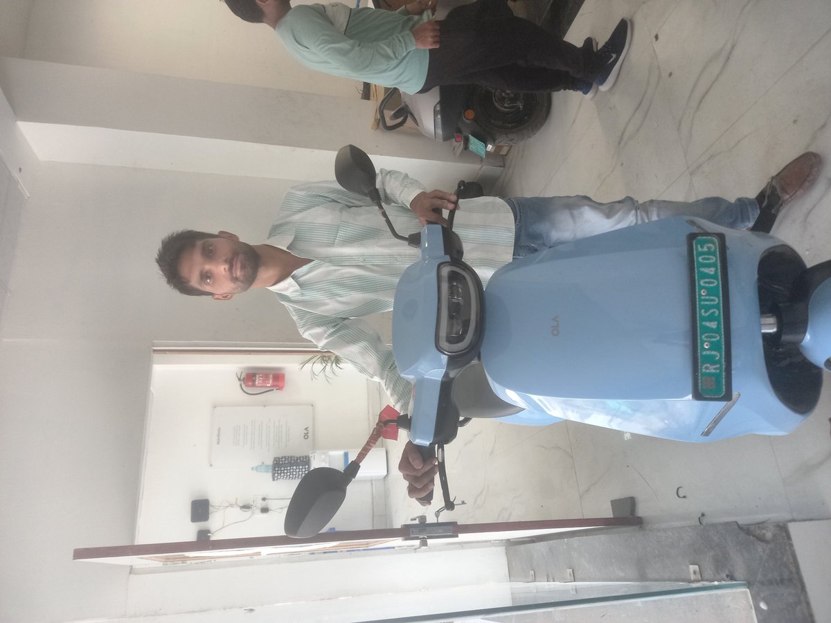 rahultyagi18's tweet photo. @bhash @OlaElectric 
Today I visited bhartpur ola service center for ola suspension regarding . Ola Technician Mr arvind &amp; Mr devender provided good service . Both of the technician very humble and cooperative https://t.co/1MgxoX5yqI