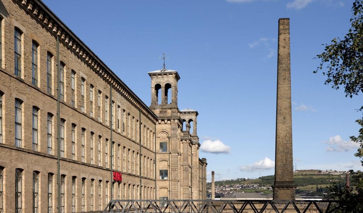 Take a trip to Salts Mill, in the heart of #Saltaire. The large historic building is unmissable and houses a great range of things to do including independent shops, a restaurant and an art gallery featuring the work of David #Hockney.  

visitbradford.com/things-to-do/s… 
#VisitBradford