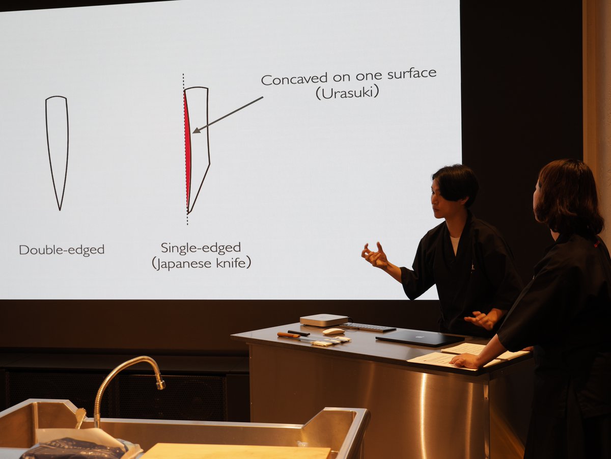 dkstokyo's tweet image. Tokyo D Kitchen Studioの巨大サイネージの紹介📢
圧巻の横幅6mの240インチ最新LEDモニターを配備しております！

遠隔地とのビデオ通話を投影しながらのクッキングや、大画面を生かしたイベント開催等、さまざまな用途で利用が可能です♪

＃表参道　#レンタルスペース