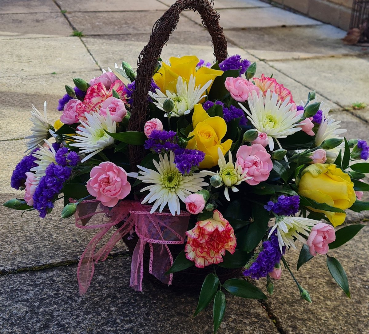 HenleyFlowers's tweet photo. Happy Friday! Have a lovely Bank Holiday weekend https://t.co/sWD0dyDQYt