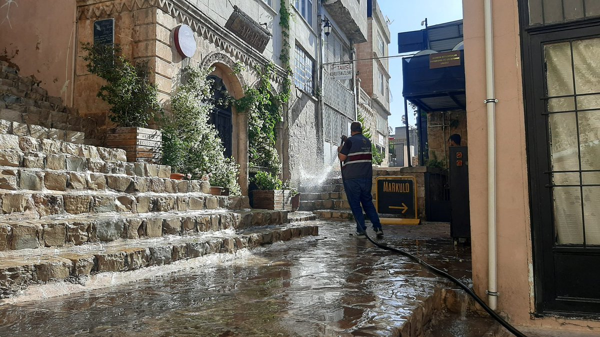 🧹 Temizlik İşleri Müdürlüğüne bağlı ekiplerimiz tarafından, 📌Tarihi Çarşılar bölgesinde genel yıkama ve temizlik çalışmaları yapıldı. #ArtukluBelediyesi #Mardin #Artuklu