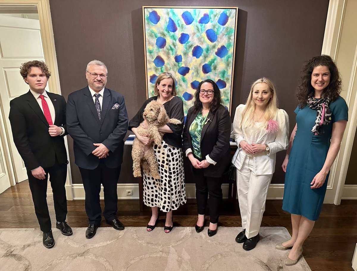 CanadaPoland's tweet photo. .@GodinCath met the leadership of the new 🇵🇱🇨🇦 Parliamentary Group

The discussion about the current 🌐 challenges, prospects of boosting our cooperation re energy transition, building resilient democracies + regional security was fruitful. 

Best of luck in your work, Friends! https://t.co/2nzHEgJDun