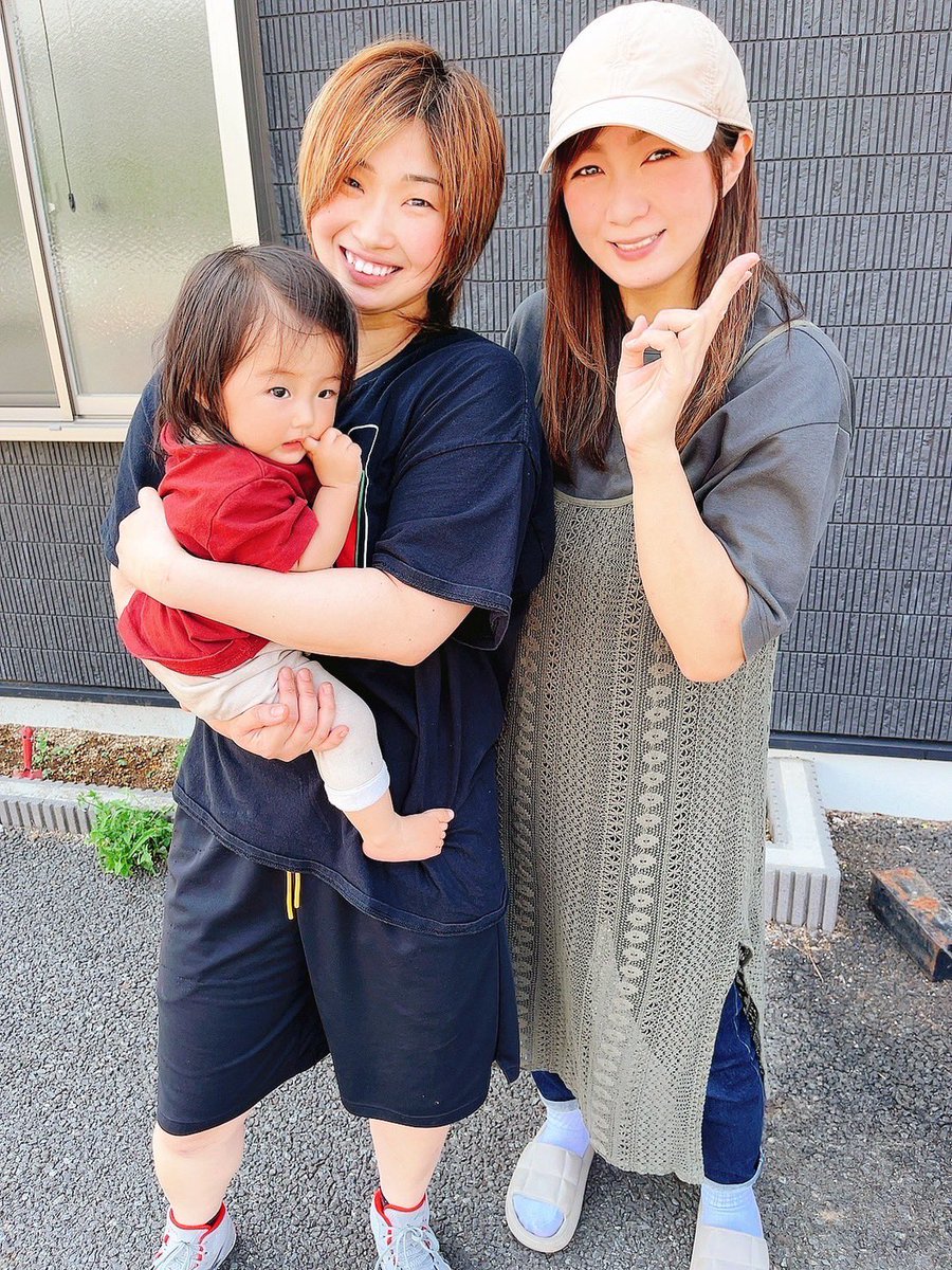 crushTKB's tweet photo. 美闘陽子さんと娘ちゃんが
道場に来てくださいました☺️

練習していて
後ろ向いたら
美闘さんがいて本当びっくりした🥹

シングル30分の激闘したり
引退試合のパートナーに選んでくださったり
思い出がたくさん🔥

こうやって今でも
会いに来てくださって
本当に嬉しい☺️✨

#マーベラスプロレス https://t.co/yMQ4zlP6Lm
