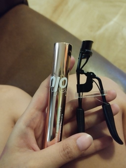 OxWilbraham's tweet photo. i just bought a mascara online, it's o.two.o's waterproof mascara and i kid you not--i just ugly cried to everything everywhere all at once and it's still here?!?!? where have u been all my life??? https://t.co/8XaPfDODRt