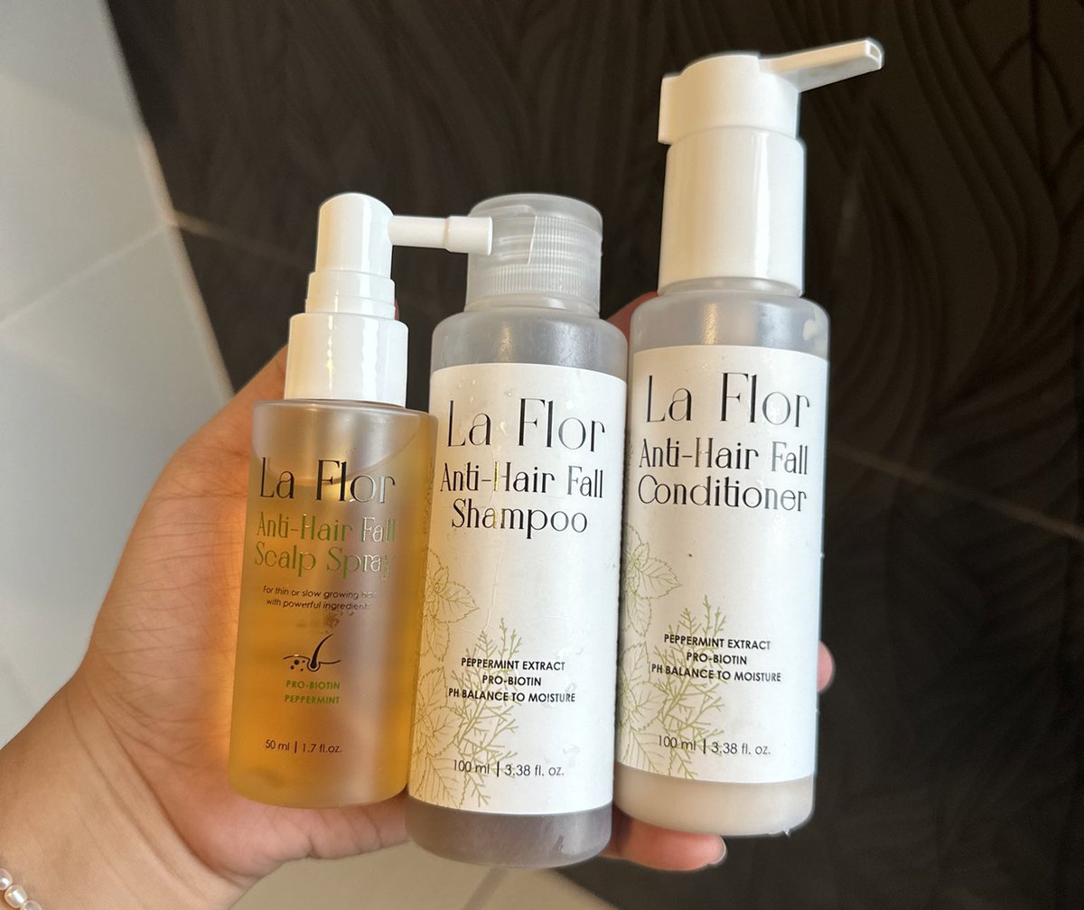 Postpartum hair loss ni teruk jugak for some mum. Bangun pagi, rambut gugur berselerak atas tilam.

Luckily i jumpa 1 set hair care ni.

Guna tak sampai seminggu, rambut dah KURANG sangat gugur.

No more rambut bergumpal lepas sikat!