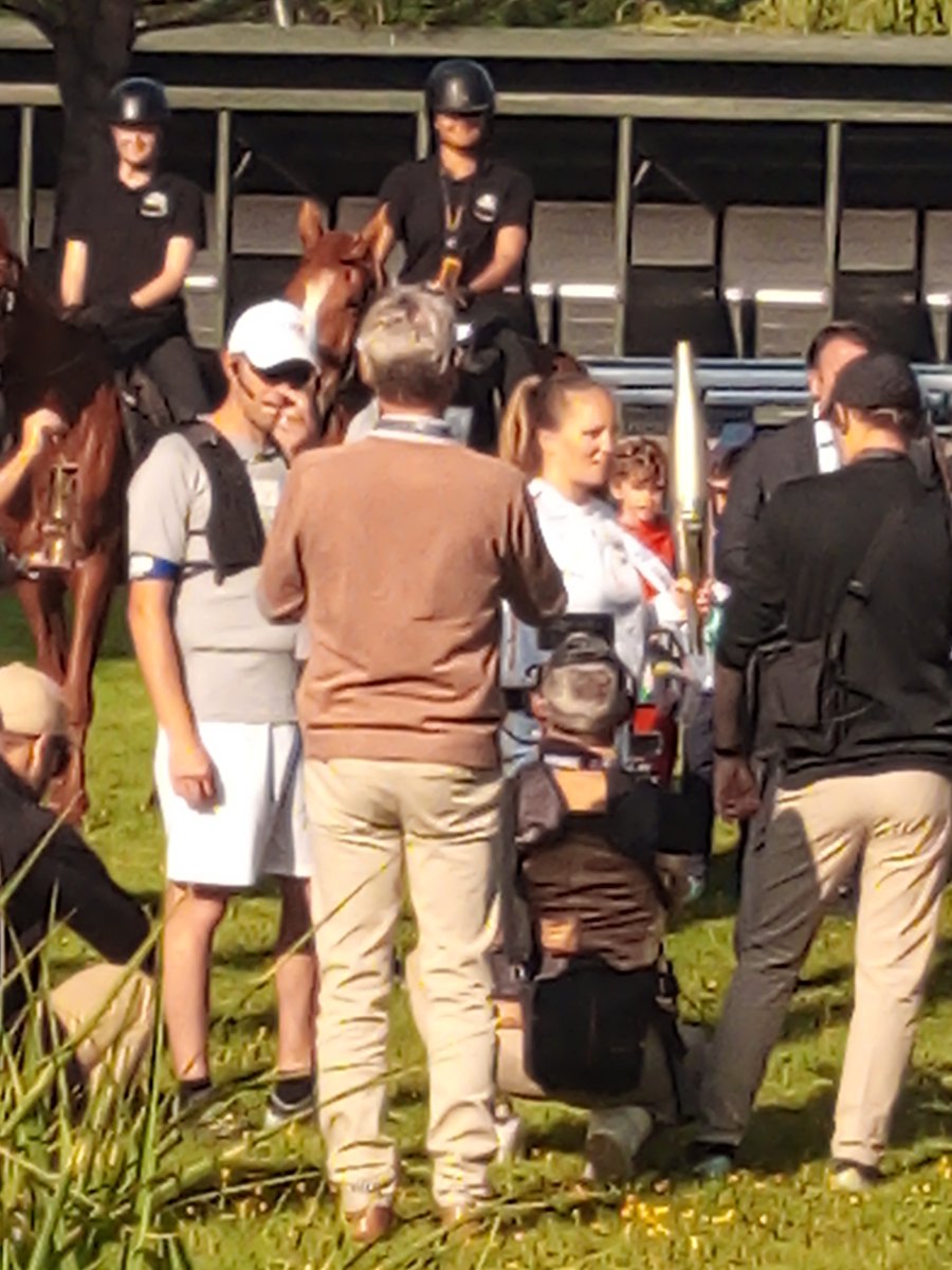 xcastelbajac's tweet image. #flammeolympique et son arrivée à
@Hippodromebdx
fut un succès populaire. Merci au comité d&apos;organisation de #Paris2024 et un remerciement spécial à la
@VilleduBouscat et @BxMetro
Demain, Défi du galop et le 102ème GP de Bordeaux.
#jeuxolympiques2024 #jeuxparalympiques2024