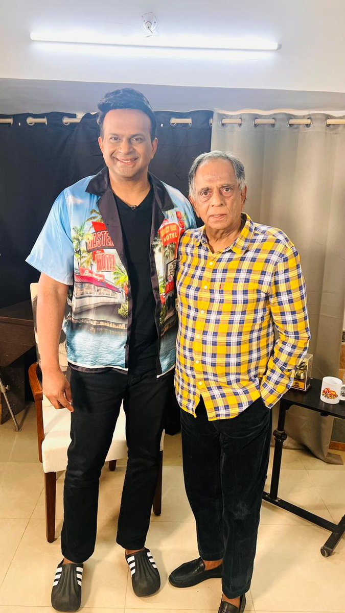 In an exclusive chat with producer and Censor Board ex Chairman, Pahlaj Nihalani, he speaks about his feud with Govinda and David Dhawan. He also reveals why he gave 89 cuts to #UdtaPunjab and also speaks about the hypocrisy that he is accused of.

appopener.com/yt/g2jbdbcg8