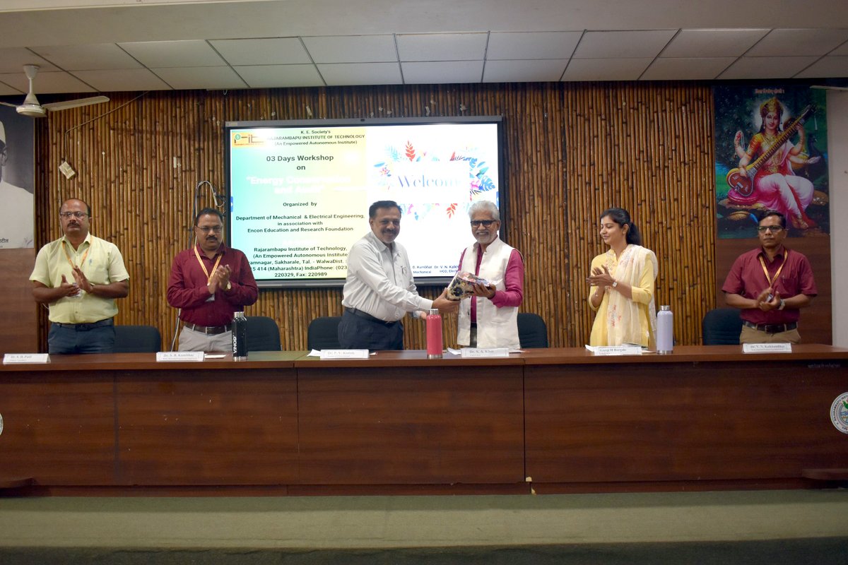 ritindia1983's tweet photo. Empowering faculty with knowledge and tools for a greener future! πΏ Our Mechanical and Electrical Engineering Departments at RIT hosted an engaging three-day workshop on 'Energy Conservation and Audit,'.
#EnergyConservation #RITEngineering #Sustainability https://t.co/GRAlwDD9Ow