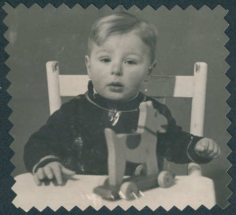 24 May 1940 | A Dutch Jewish boy, Philip Cohen, was born in Amsterdam. He arrived at #Auschwitz on 18 February 1943 in a transport of 1,108 Jews deported from Westerbork. He was among 847 of them murdered in gas chambers after the selection.