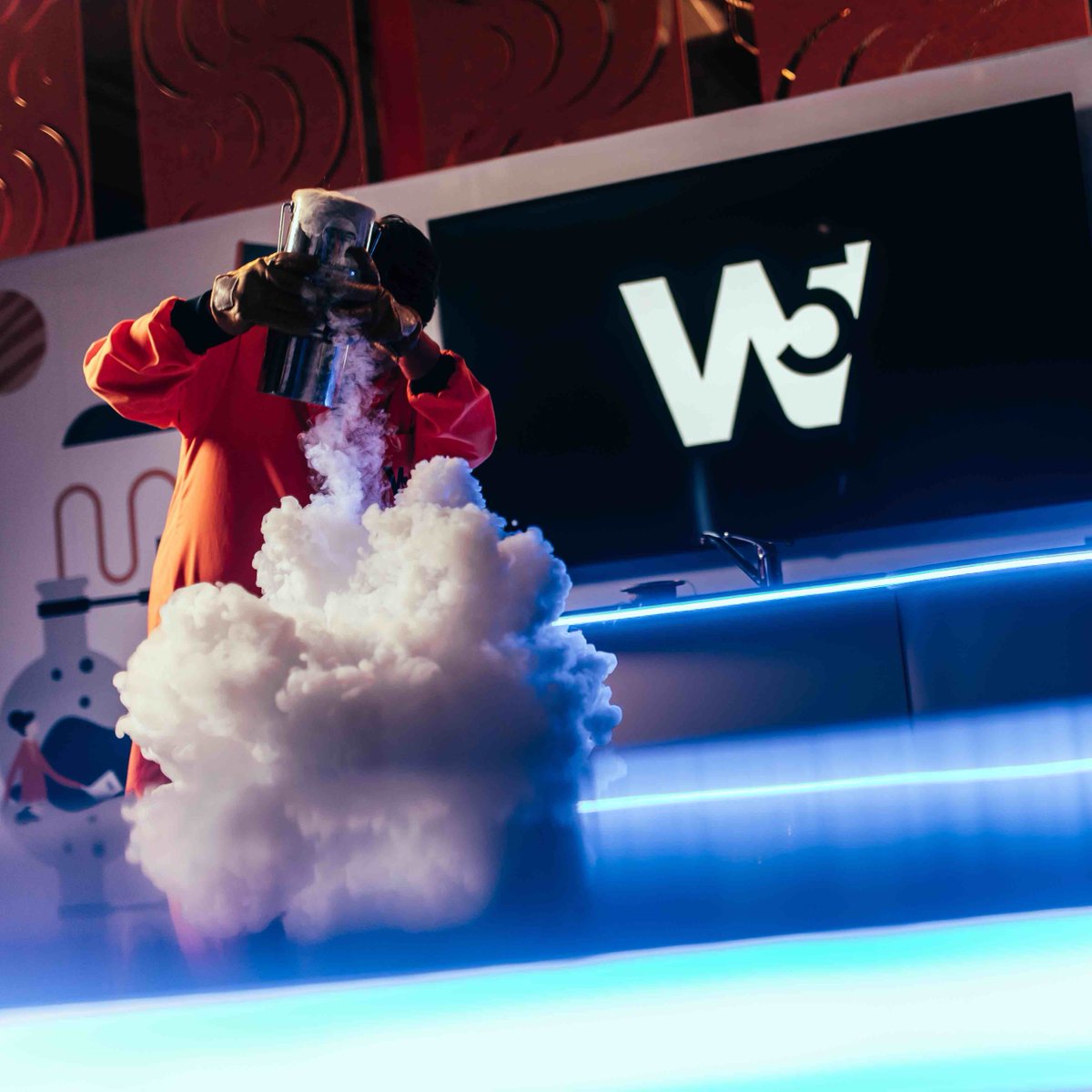 🔥 Explosive science shows ➕ over 2️⃣5️⃣0️⃣ hands-on exhibits = The perfect formula for a weekend of discovery! Launch a rocket, witness eureka moments with daily science shows, and so much more at W5! 🎉 🎟 Book your weekend of adventure NOW: bit.ly/BookNow-W5