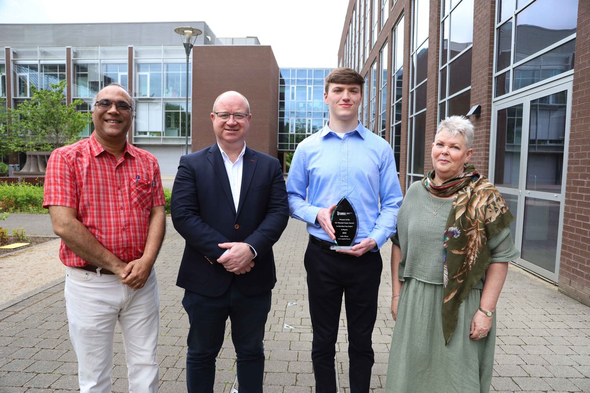 Outstanding young physicist wins Dr Vincent Casey Memorial Award for Best FYP

Congratulations to 4th year Applied Physics student Luke Mann. The award honours the memory of Dr Vincent Casey, a pioneering figure in physics @UL 

bit.ly/44RpJAV

#StudyAtUL @PhysicsDeptUL