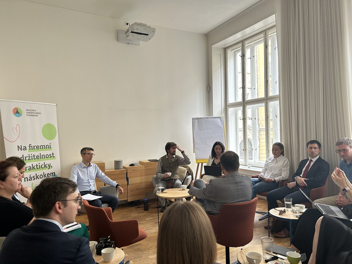 JanHAVLK7's tweet photo. Skvělá diskuse @MartinSpolc z @EU_Commission se zástupci českého udržitelného byznysu přes https://t.co/41N5HEyLx6  v #opero https://t.co/YMwl5uwMB5