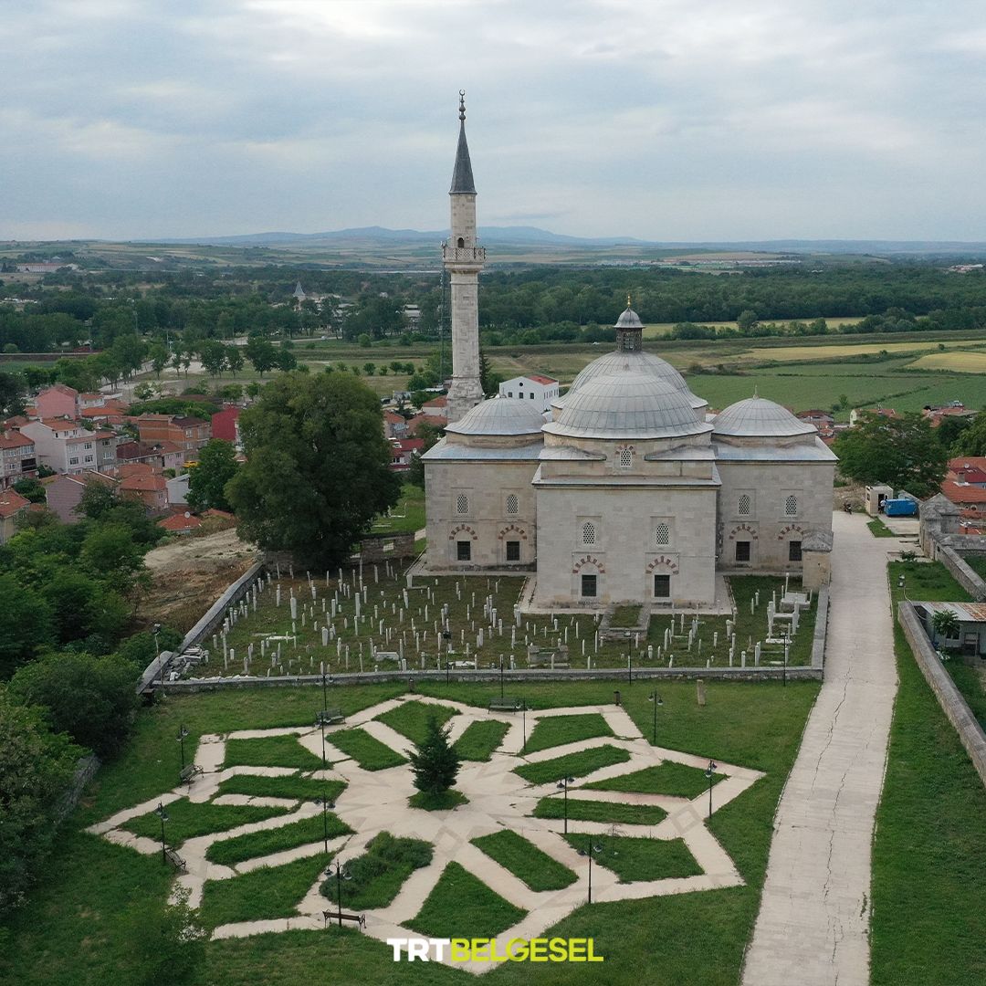 TRTBelgesel's tweet photo. 📍 Muradiye Camii, Edirne
🕌 II. Murat tarafından yaptırılan ve tarihi 15. yüzyıla dayanan cami, yalın bir dış görünüşe karşılık içerisindeki kaliteli çini ve zengin kalem işi bezemeleriyle dikkat çekiyor.
📸: Cihan Demirci, AA https://t.co/qAeHaAIVmq