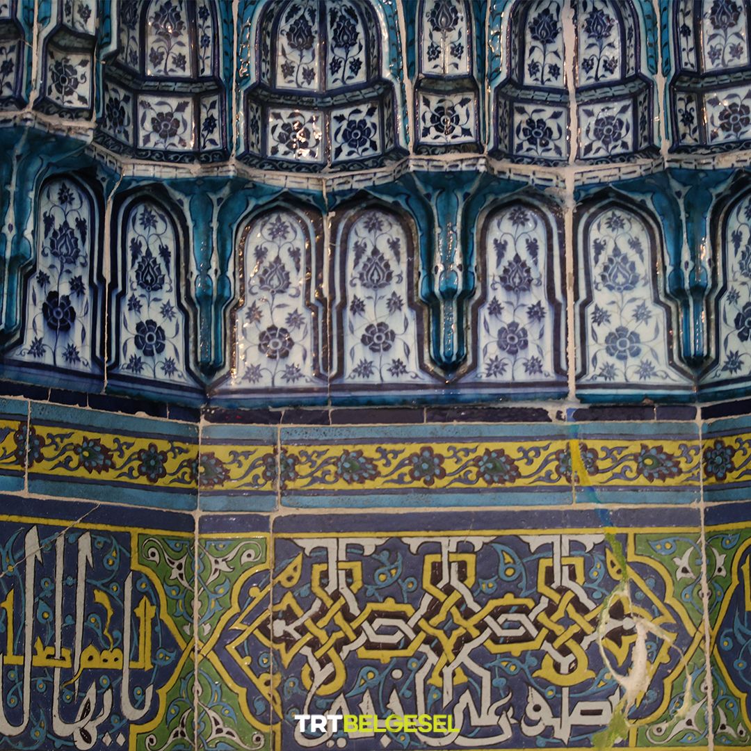 TRTBelgesel's tweet photo. 📍 Muradiye Camii, Edirne
🕌 II. Murat tarafından yaptırılan ve tarihi 15. yüzyıla dayanan cami, yalın bir dış görünüşe karşılık içerisindeki kaliteli çini ve zengin kalem işi bezemeleriyle dikkat çekiyor.
📸: Cihan Demirci, AA https://t.co/qAeHaAIVmq