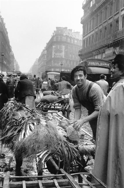 Denise Colomb. Rue de Turbigo 1954.