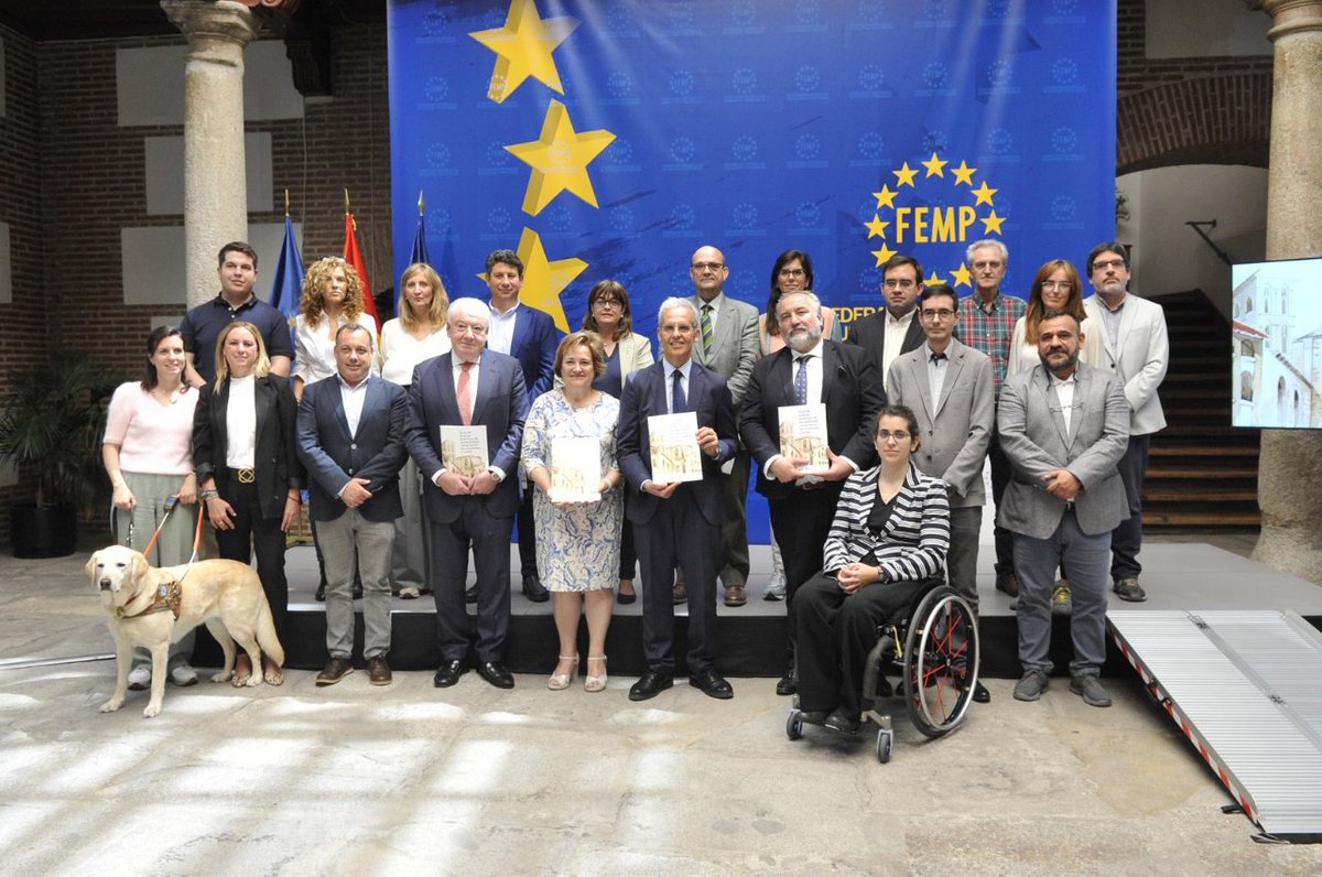 ♿️ La remodelación del Parque del Muelle y el ascensor del Ayuntamiento seleccionadas como buenas prácticas de accesibilidad 📄 Las obras han sido incluidas en una Guía que edita la @fempcomunica con la colaboración de ACS y @Fundacion_ONCE ℹ️ Más: i.mtr.cool/qmffbknnqb