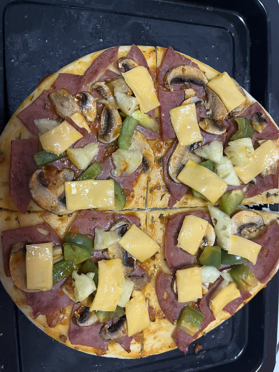 Queenmonkey3's tweet photo. phd (pizza pahpat delivery) wkwkwk https://t.co/iPBjYkW40c