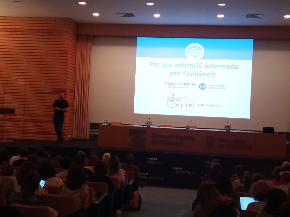 Innovació Educativa, Departament Educació (@innovacioe) on Twitter photo Gaudint de la conferència: Per una educació informada per l’evidència de <a href="/hruizmartin/">Héctor Ruiz Martín</a> “La innovació surt de la identificació d’un problema.”
“Les evidències suggereixen quin mètode és més efectiu”. Gaudint de la conferència: Per una educació informada per l’evidència de <a href="/hruizmartin/">Héctor Ruiz Martín</a> “La innovació surt de la identificació d’un problema.”
“Les evidències suggereixen quin mètode és més efectiu”.