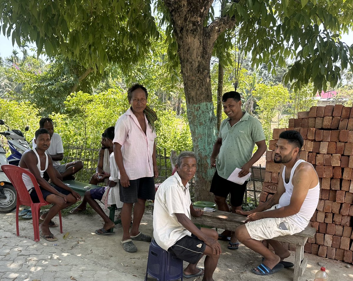 Mrinal_MLA's tweet photo. Some people spending a summer noontime under a tree playing cards.
#VillageLife
#PowerOfTrees https://t.co/BaXk9kvVK6